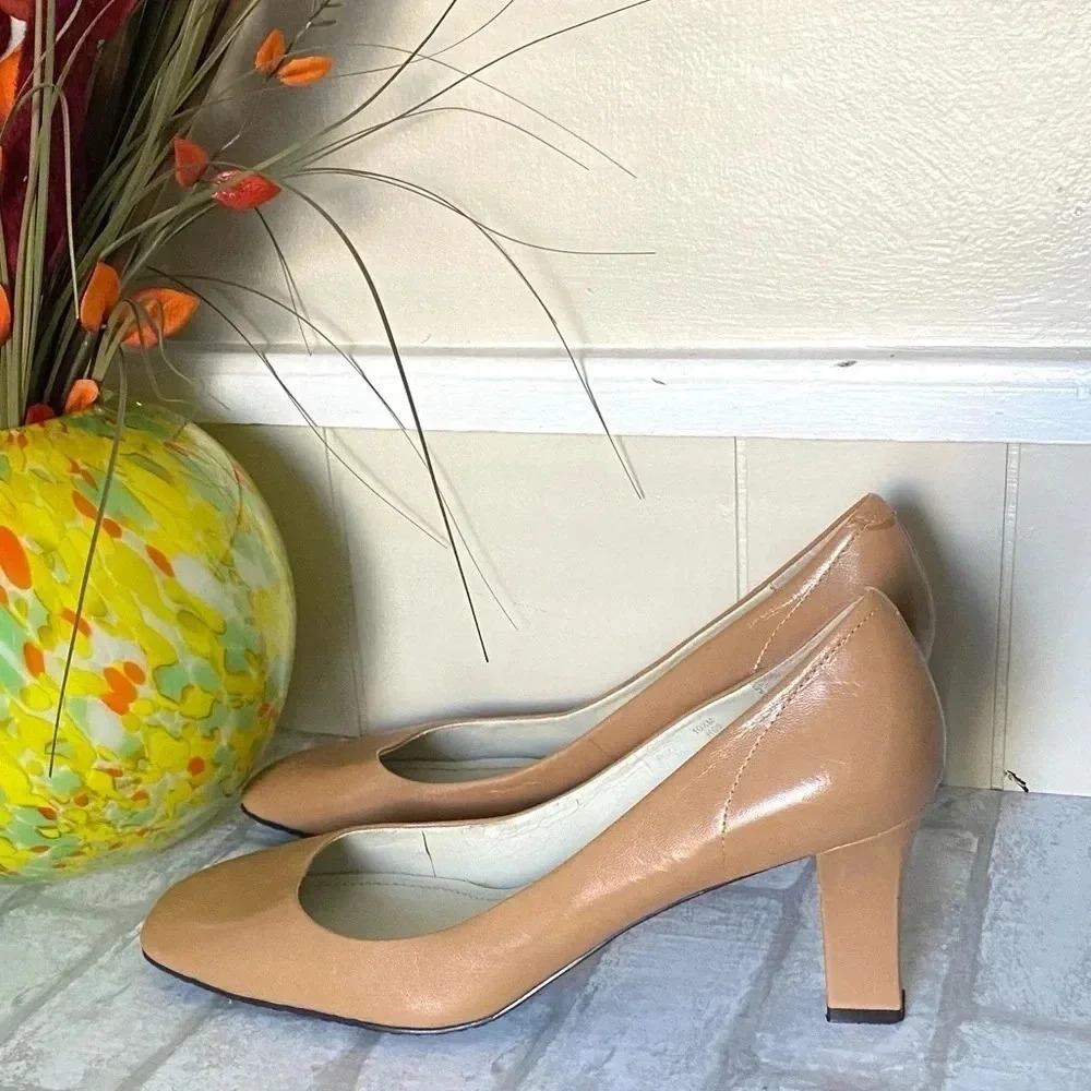 CALVIN KLEIN | Roxy Leather Tan Heels Size 10.5M